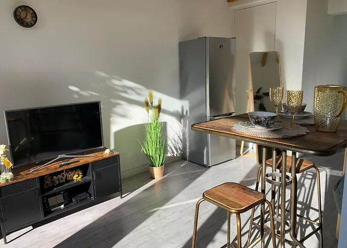 Queens Romantic Beachhouse